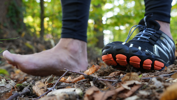 Barfußschuhe im Wald